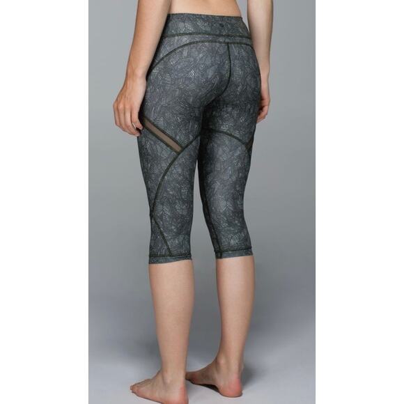 Lululemon Cool To Street Crop Womens 8 Jazzy White Gator Green Leggings - Picture 2 of 6